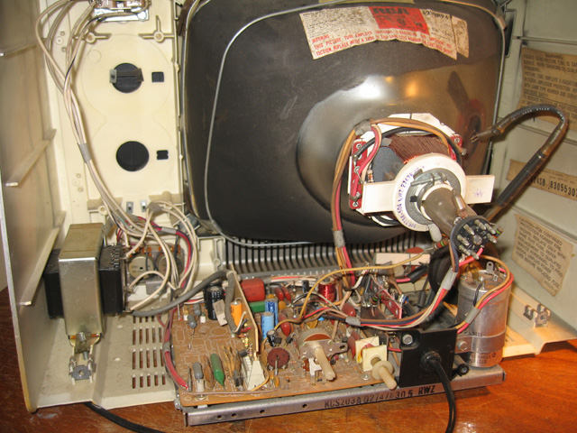 Inside a TRS-80 Model 1 Monitor